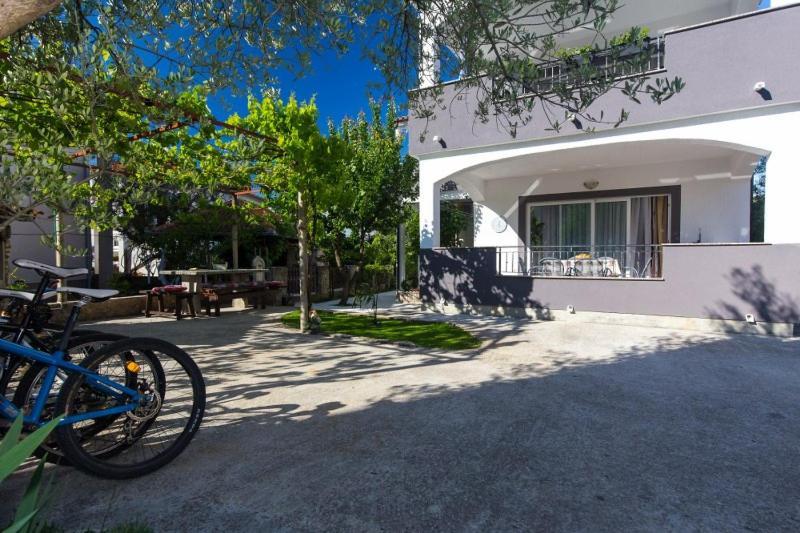 Apartments Hajl Đảo Krk Ngoại thất bức ảnh