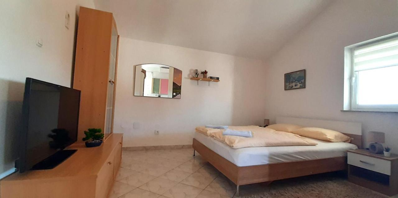 Apartments Hajl Đảo Krk Ngoại thất bức ảnh