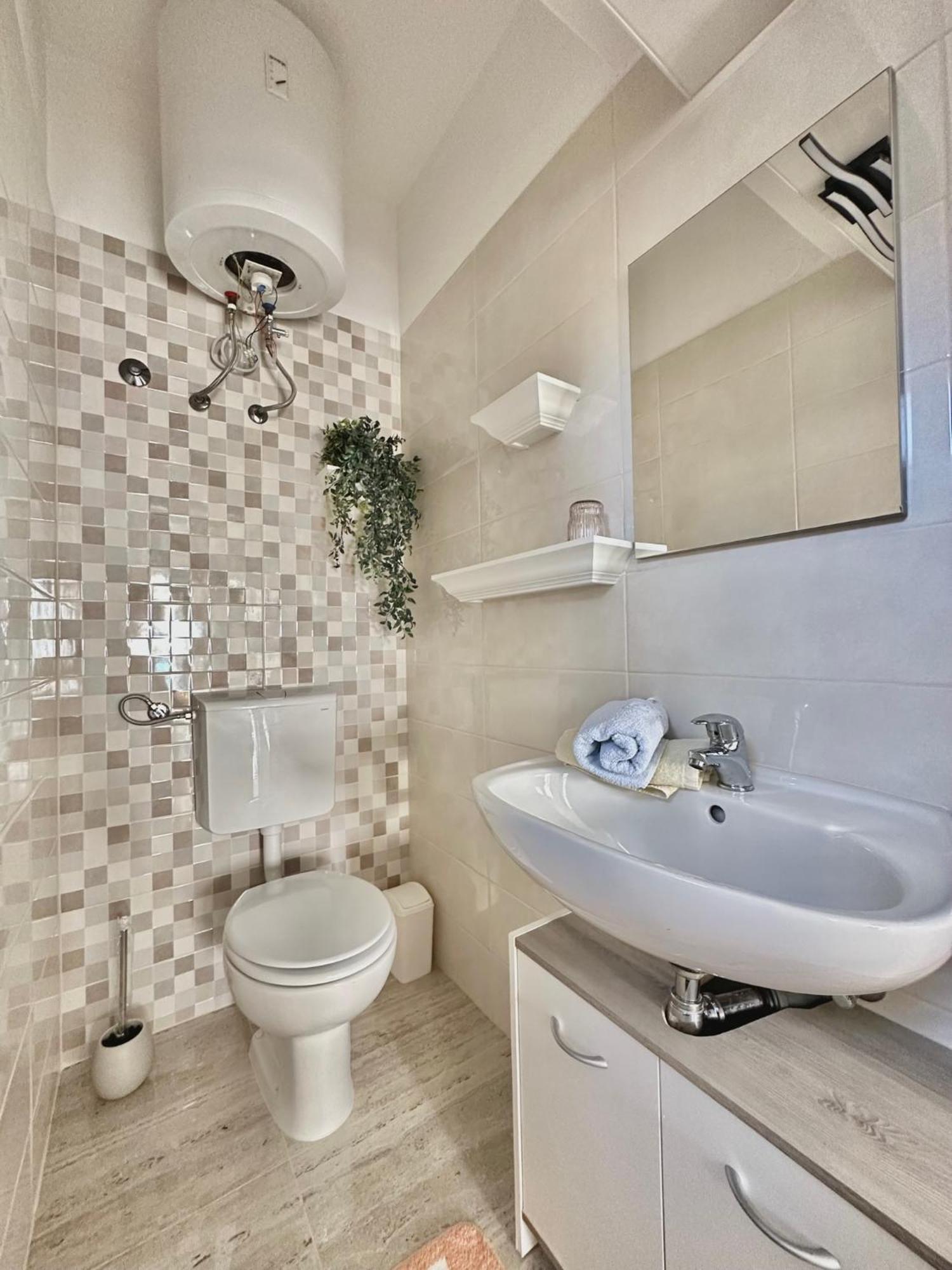 Apartments Hajl Đảo Krk Ngoại thất bức ảnh