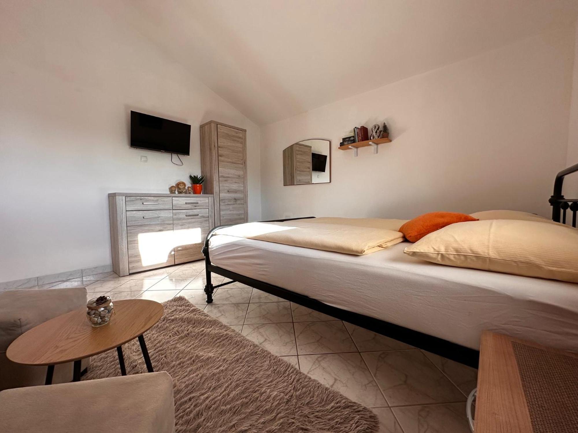 Apartments Hajl Đảo Krk Ngoại thất bức ảnh