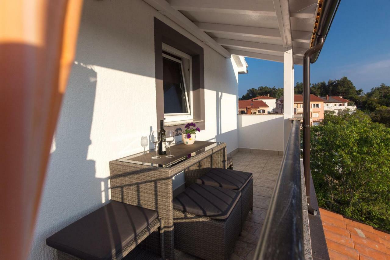 Apartments Hajl Đảo Krk Ngoại thất bức ảnh
