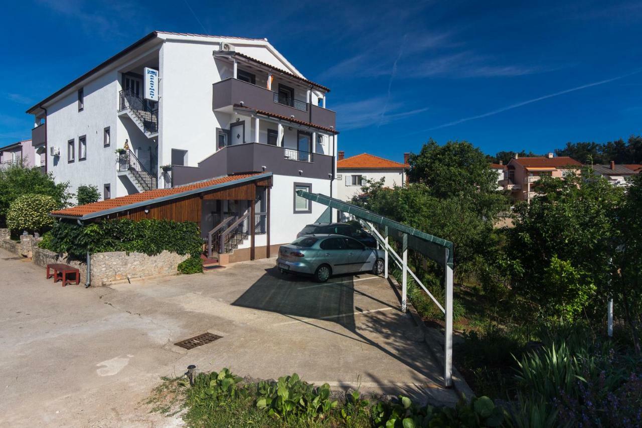 Apartments Hajl Đảo Krk Ngoại thất bức ảnh